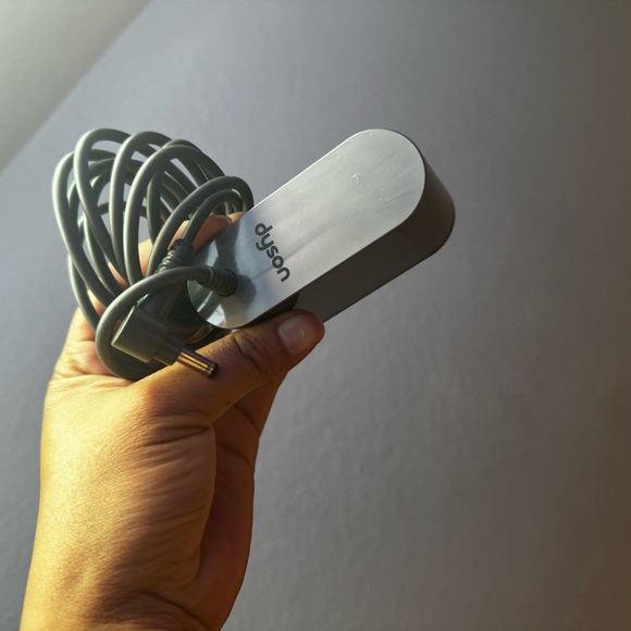 Dyson charger - Picture 3 of 4